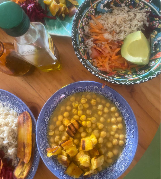 🥗 Garbanzos Arcoíris: Nutrición Consciente y el Poder Ancestral de los Alimentos.